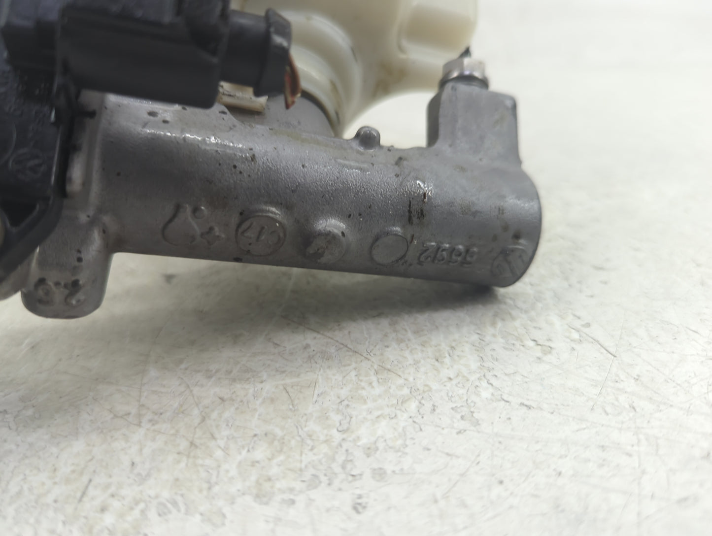 2009-2018 Volkswagen Jetta Brake Master Cylinder 1383155 - Oemusedautoparts1.com