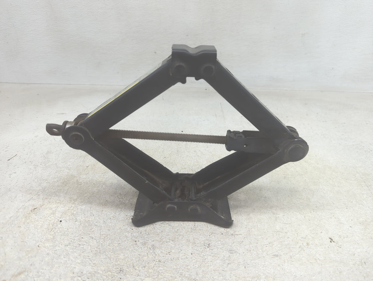 2017 Volkswagen Jetta Spare Scissor Car Jack 1390192 - Oemusedautoparts1.com