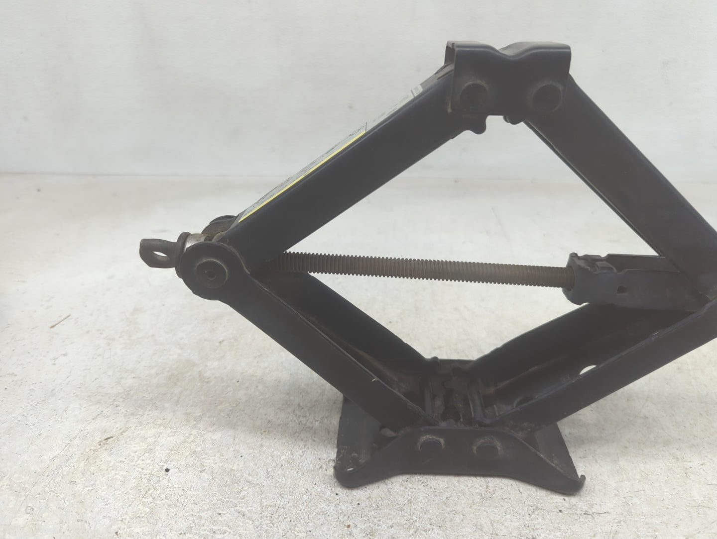 2017 Volkswagen Jetta Spare Scissor Car Jack 1390192 - Oemusedautoparts1.com