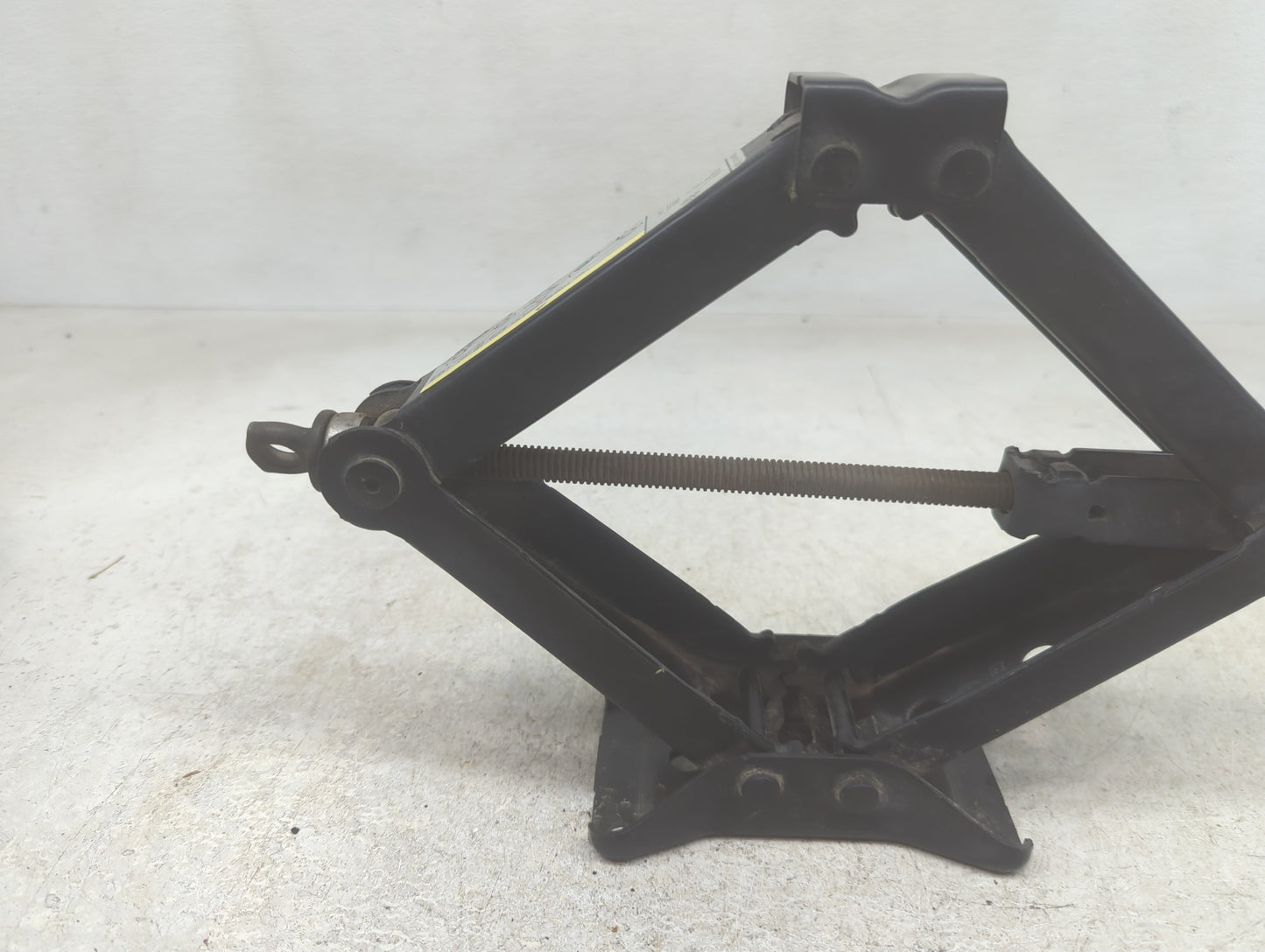 2017 Volkswagen Jetta Spare Scissor Car Jack 1390192 - Oemusedautoparts1.com