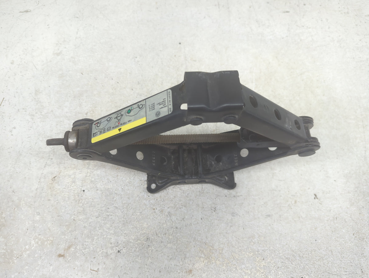 2017 Volkswagen Jetta Spare Scissor Car Jack 1390192 - Oemusedautoparts1.com