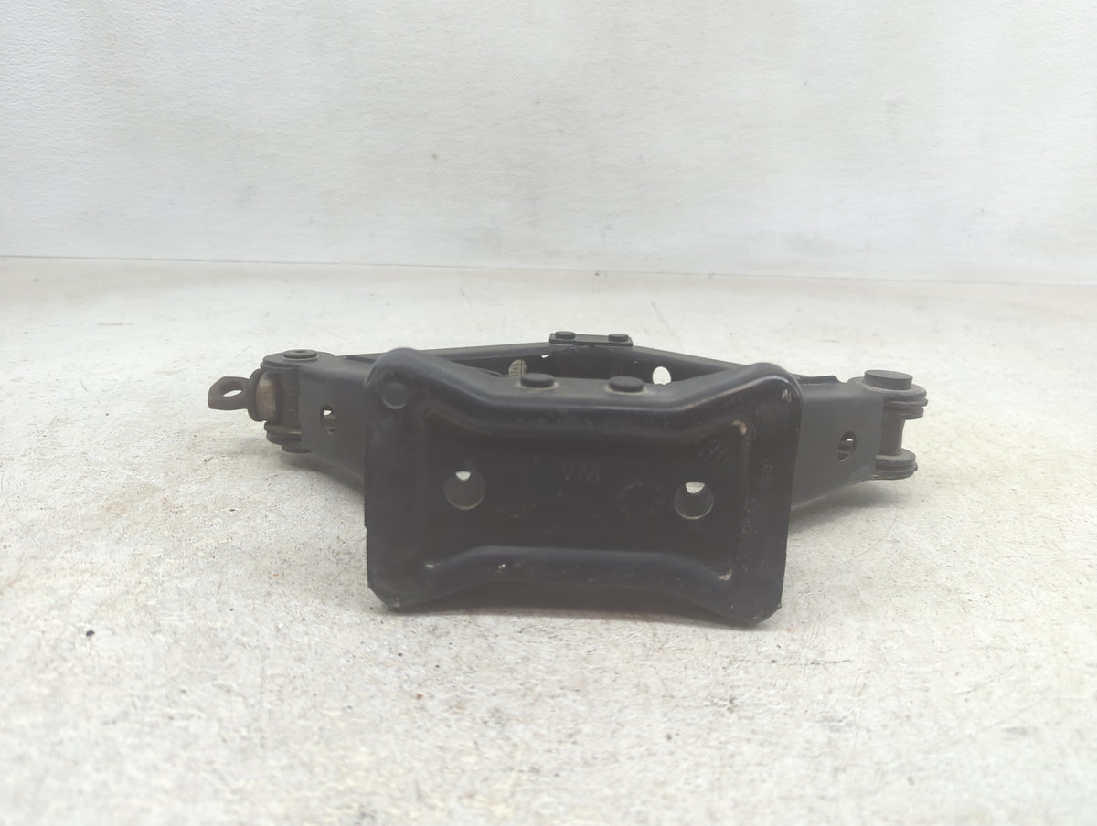 2017 Volkswagen Jetta Spare Scissor Car Jack 1390192 - Oemusedautoparts1.com