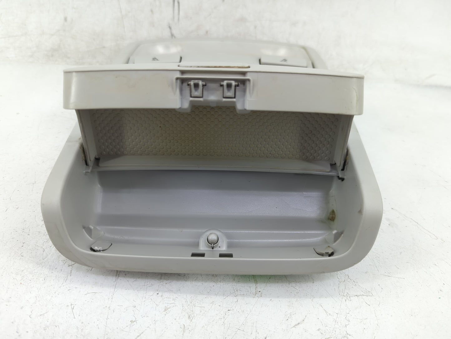 2015-2018 Volkswagen Jetta Overhead Roof Console - Oemusedautoparts1.com