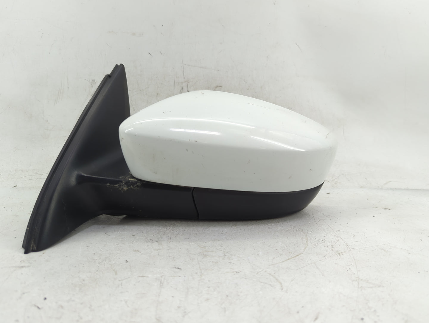 2017-2018 Volkswagen Jetta Driver Side View Mirror - Left Door Mirror OEM Used - Oemusedautoparts1.com
