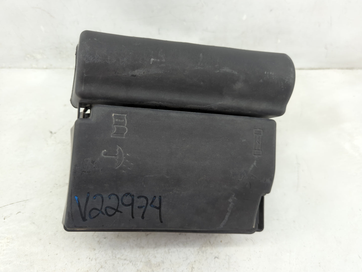 2015-2018 Volkswagen Jetta Fusebox Fuse Box Panel Relay Module P/N:E00001289 5C0 937 132 A Fits Fits 2015 2016 2017 2018 OEM
