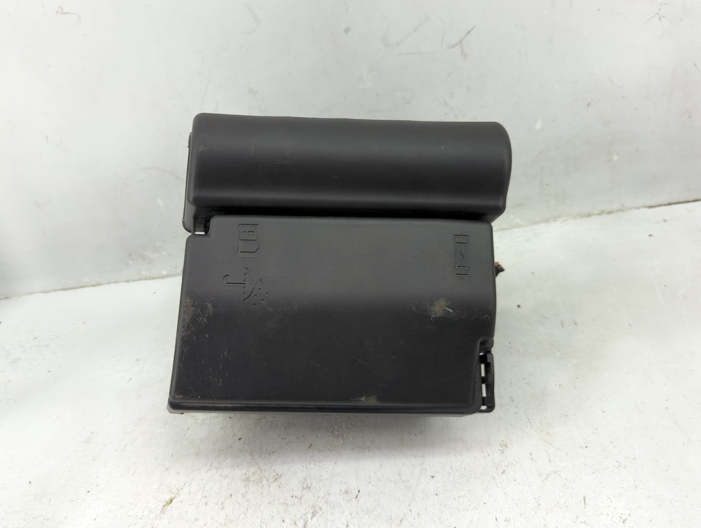 2015-2018 Volkswagen Jetta Fusebox Fuse Box Panel Relay Module P/N:5C0 937 132 A Fits Fits 2015 2016 2017 2018 OEM Used Auto