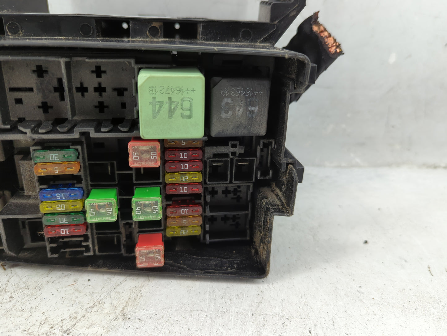 2015-2018 Volkswagen Jetta Fusebox Fuse Box Panel Relay Module P/N:5C0 937 132 A Fits Fits 2015 2016 2017 2018 OEM Used Auto