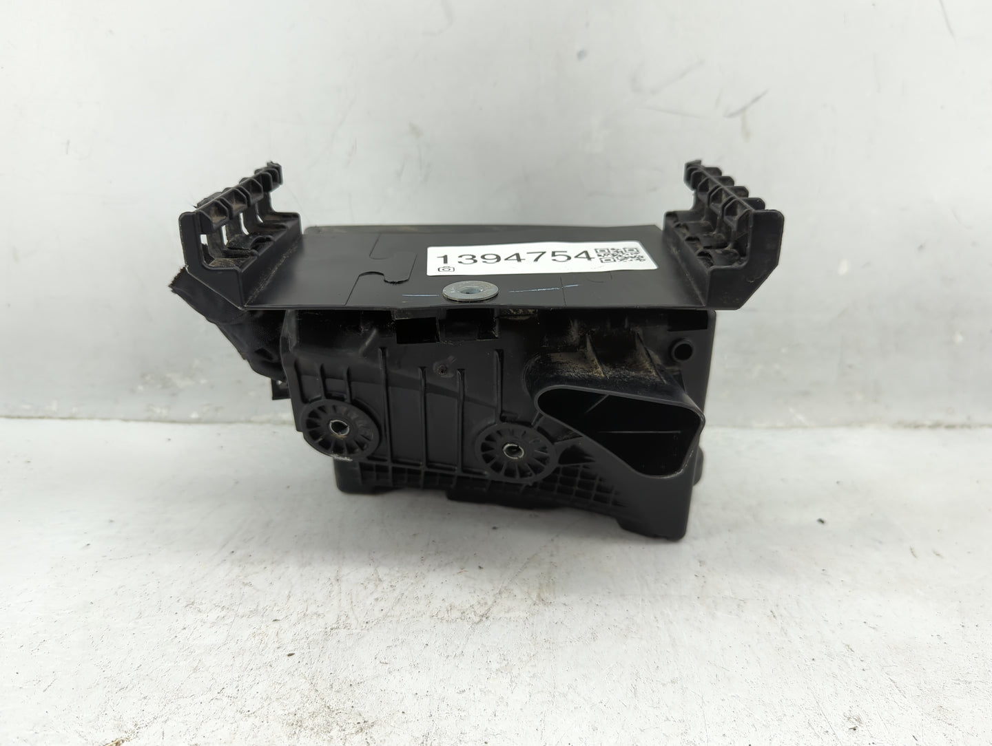 2015-2018 Volkswagen Jetta Fusebox Fuse Box Panel Relay Module P/N:5C0 937 132 A Fits Fits 2015 2016 2017 2018 OEM Used Auto