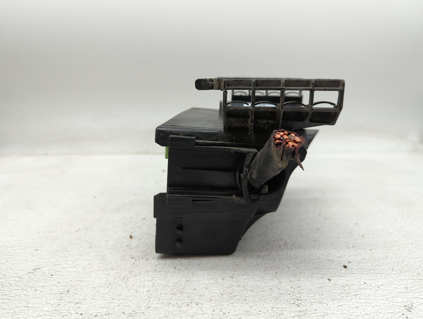 2015-2018 Volkswagen Jetta Fusebox Fuse Box Panel Relay Module P/N:5C0 937 132 A Fits Fits 2015 2016 2017 2018 OEM Used Auto