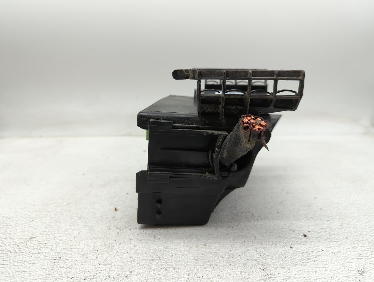 2015-2018 Volkswagen Jetta Fusebox Fuse Box Panel Relay Module P/N:5C0 937 132 A Fits Fits 2015 2016 2017 2018 OEM Used Auto