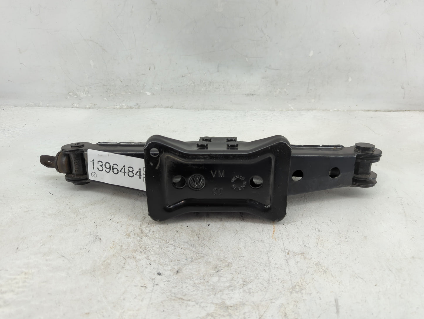 2017 Volkswagen Jetta Spare Scissor Car Jack 1396484 - Oemusedautoparts1.com