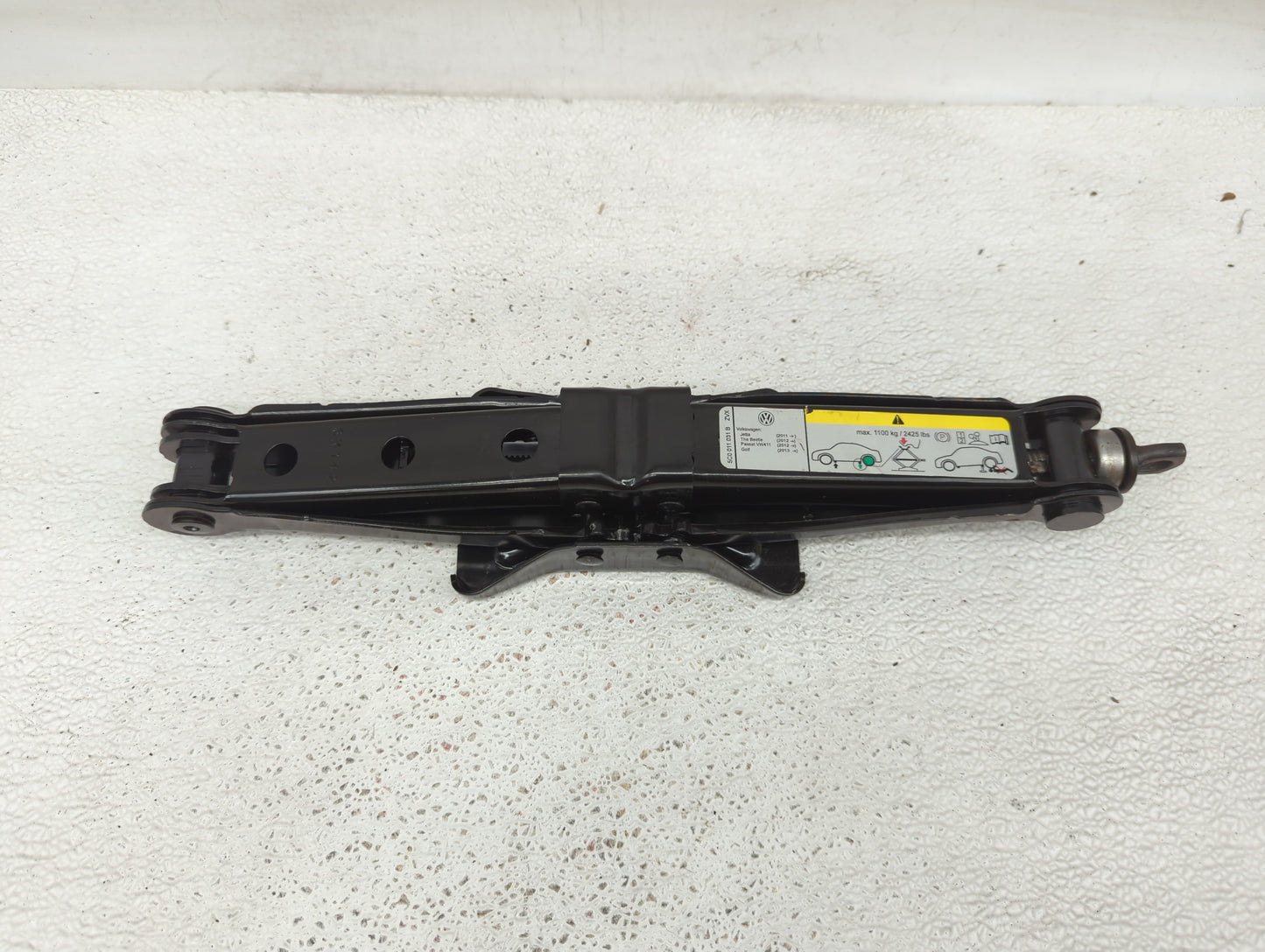 2017 Volkswagen Jetta Spare Scissor Car Jack 1415622 - Oemusedautoparts1.com