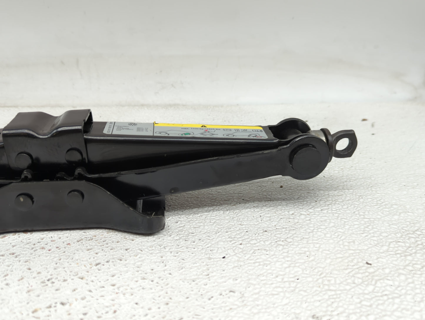 2017 Volkswagen Jetta Spare Scissor Car Jack - Oemusedautoparts1.com