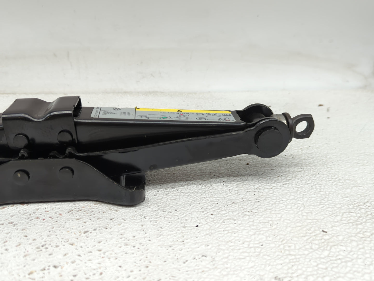 2017 Volkswagen Jetta Spare Scissor Car Jack 1415622 - Oemusedautoparts1.com