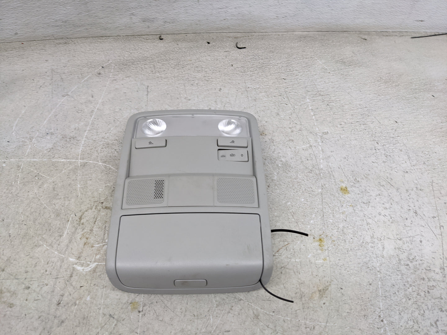 2015-2018 Volkswagen Jetta Overhead Roof Console Gray - Oemusedautoparts1.com