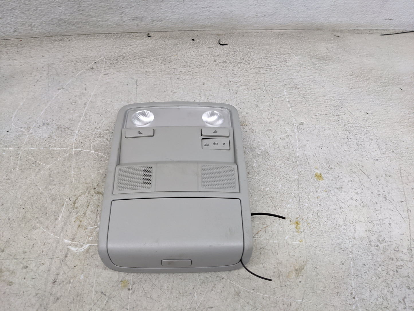 2015-2018 Volkswagen Jetta Overhead Roof Console Gray - Oemusedautoparts1.com