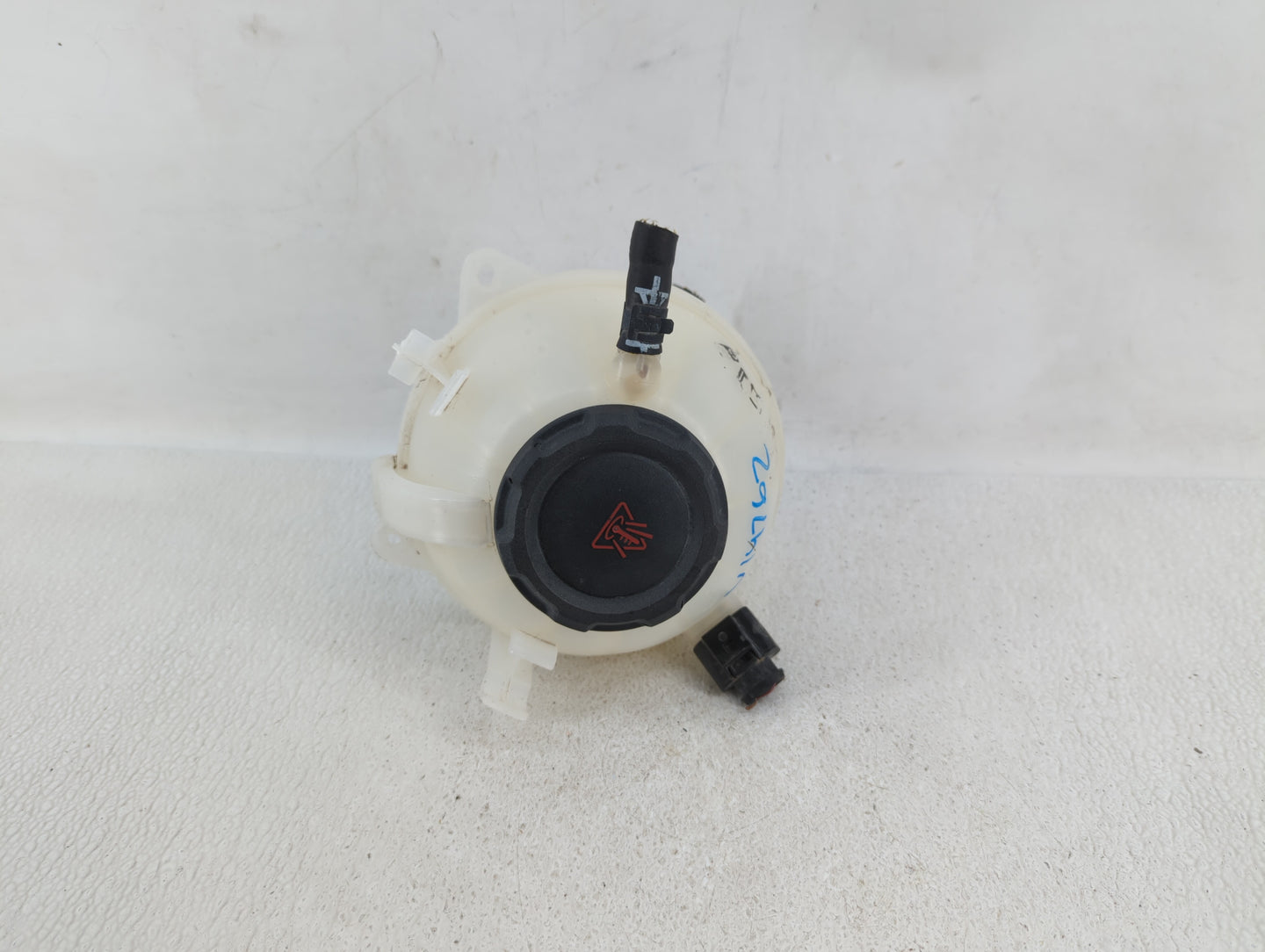 2005 Volkswagen Jetta Radiator Coolant Overflow Expansion Tank Bottle - Oemusedautoparts1.com