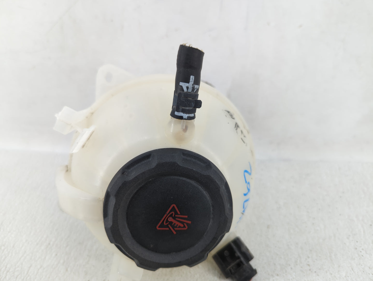 2005 Volkswagen Jetta Radiator Coolant Overflow Expansion Tank Bottle - Oemusedautoparts1.com