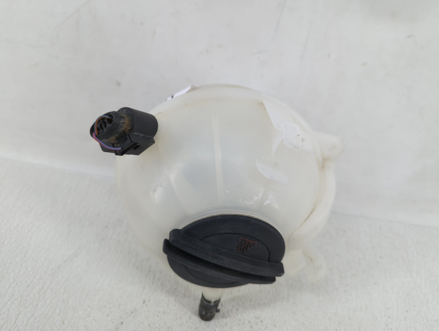 2005 Volkswagen Jetta Radiator Coolant Overflow Expansion Tank Bottle - Oemusedautoparts1.com