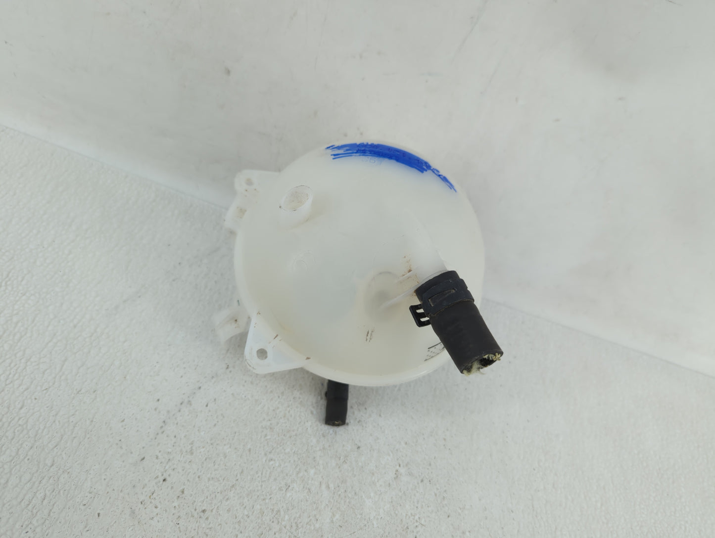 2005 Volkswagen Jetta Radiator Coolant Overflow Expansion Tank Bottle - Oemusedautoparts1.com