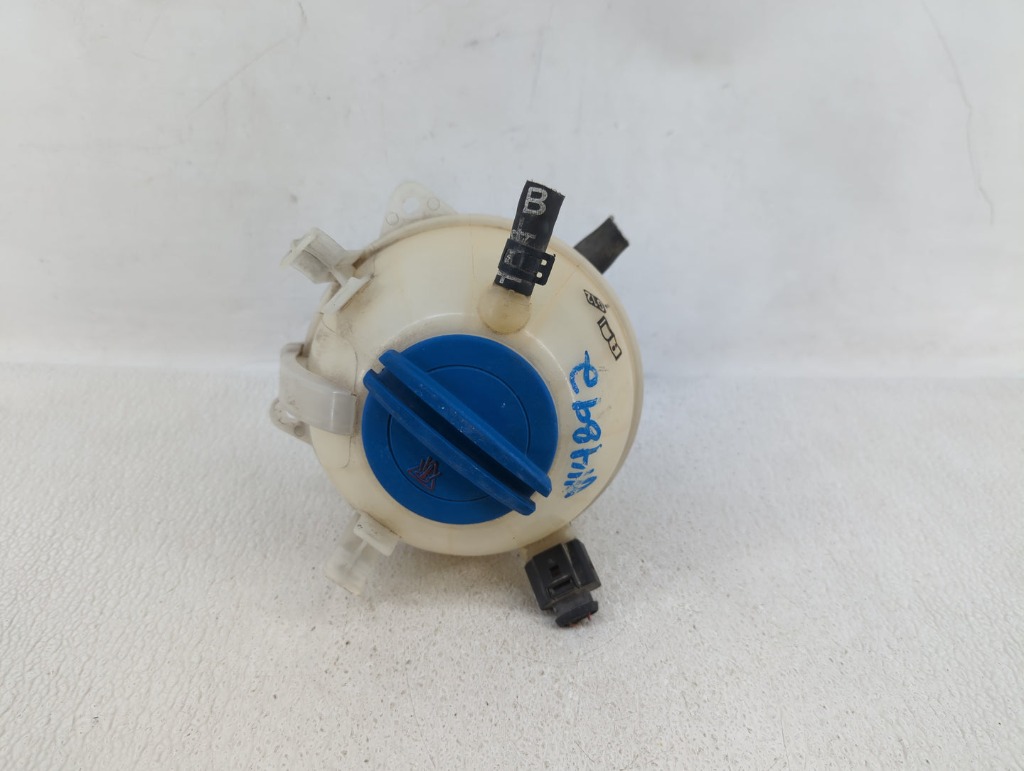2005 Volkswagen Jetta Radiator Coolant Overflow Expansion Tank Bottle - Oemusedautoparts1.com