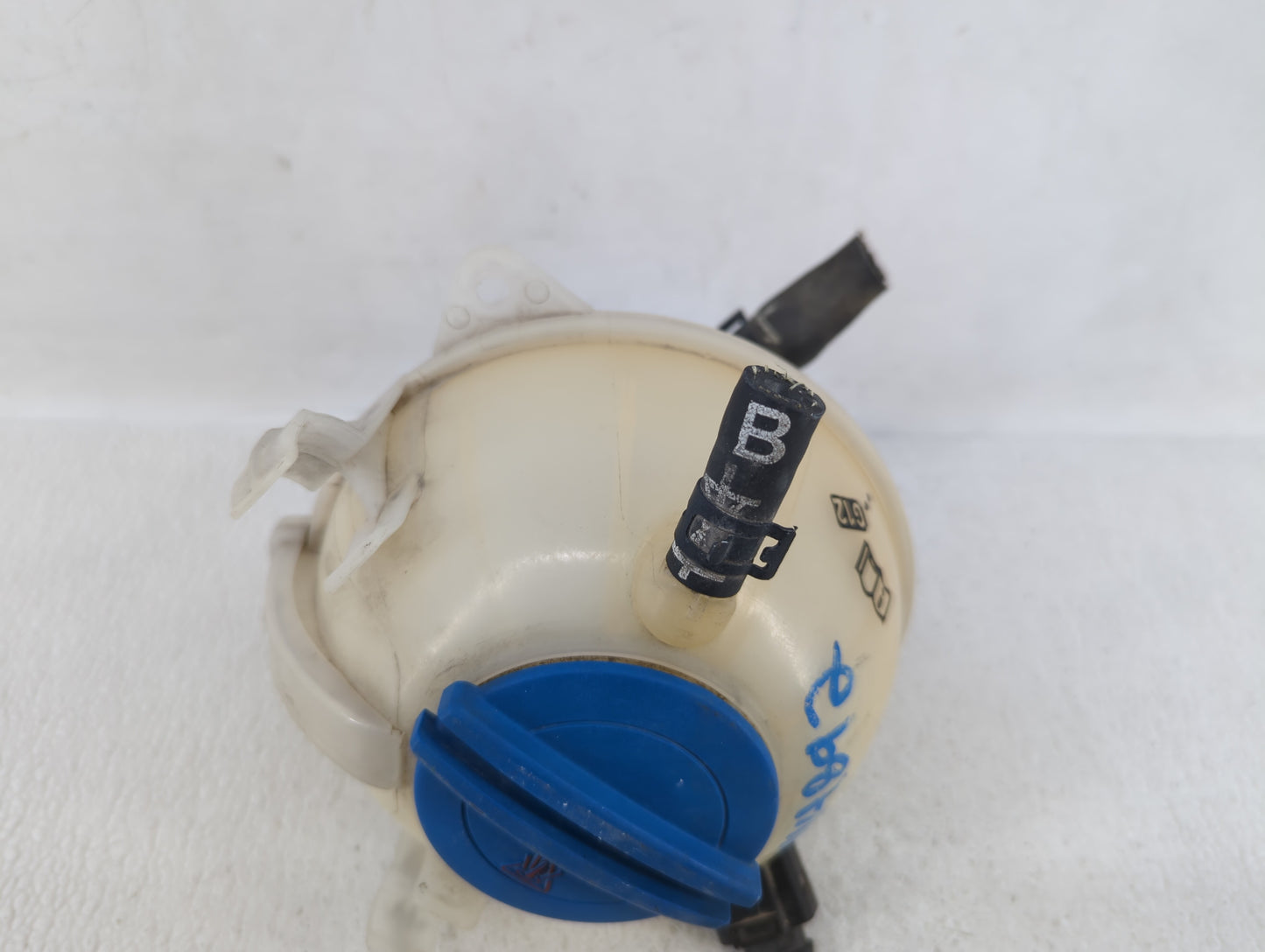 2005 Volkswagen Jetta Radiator Coolant Overflow Expansion Tank Bottle - Oemusedautoparts1.com