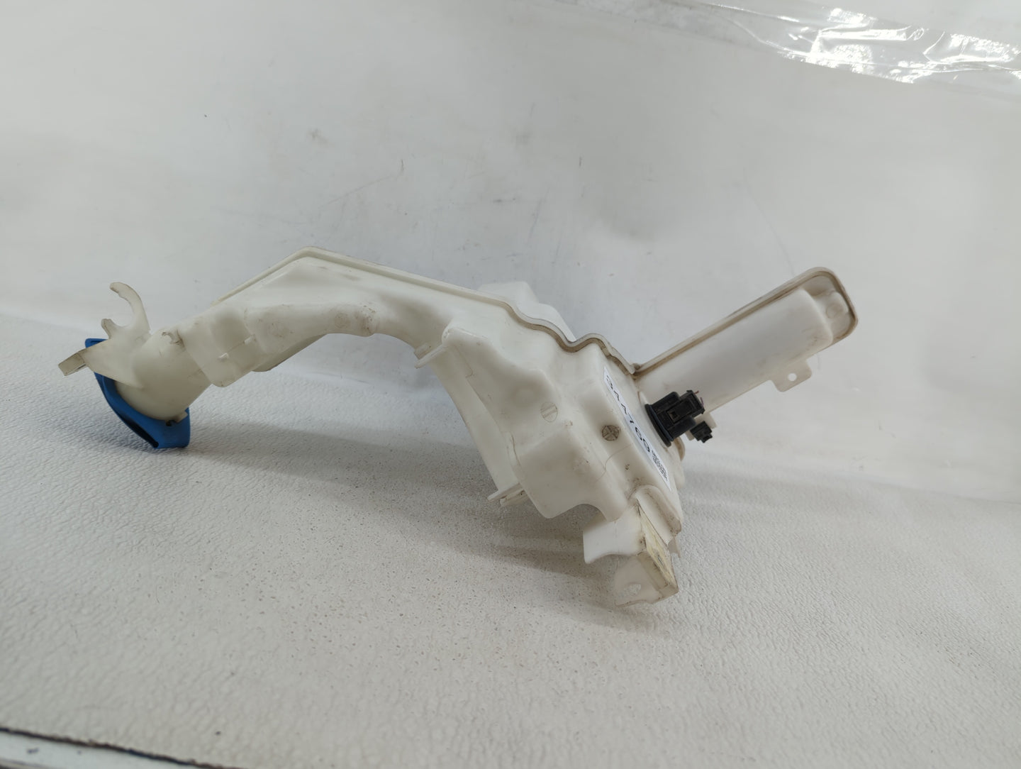 2005 Volkswagen Jetta Radiator Coolant Overflow Expansion Tank Bottle - Oemusedautoparts1.com