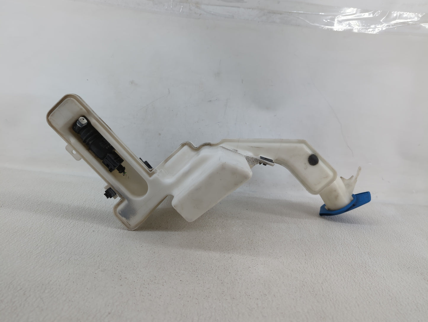 2005 Volkswagen Jetta Radiator Coolant Overflow Expansion Tank Bottle - Oemusedautoparts1.com