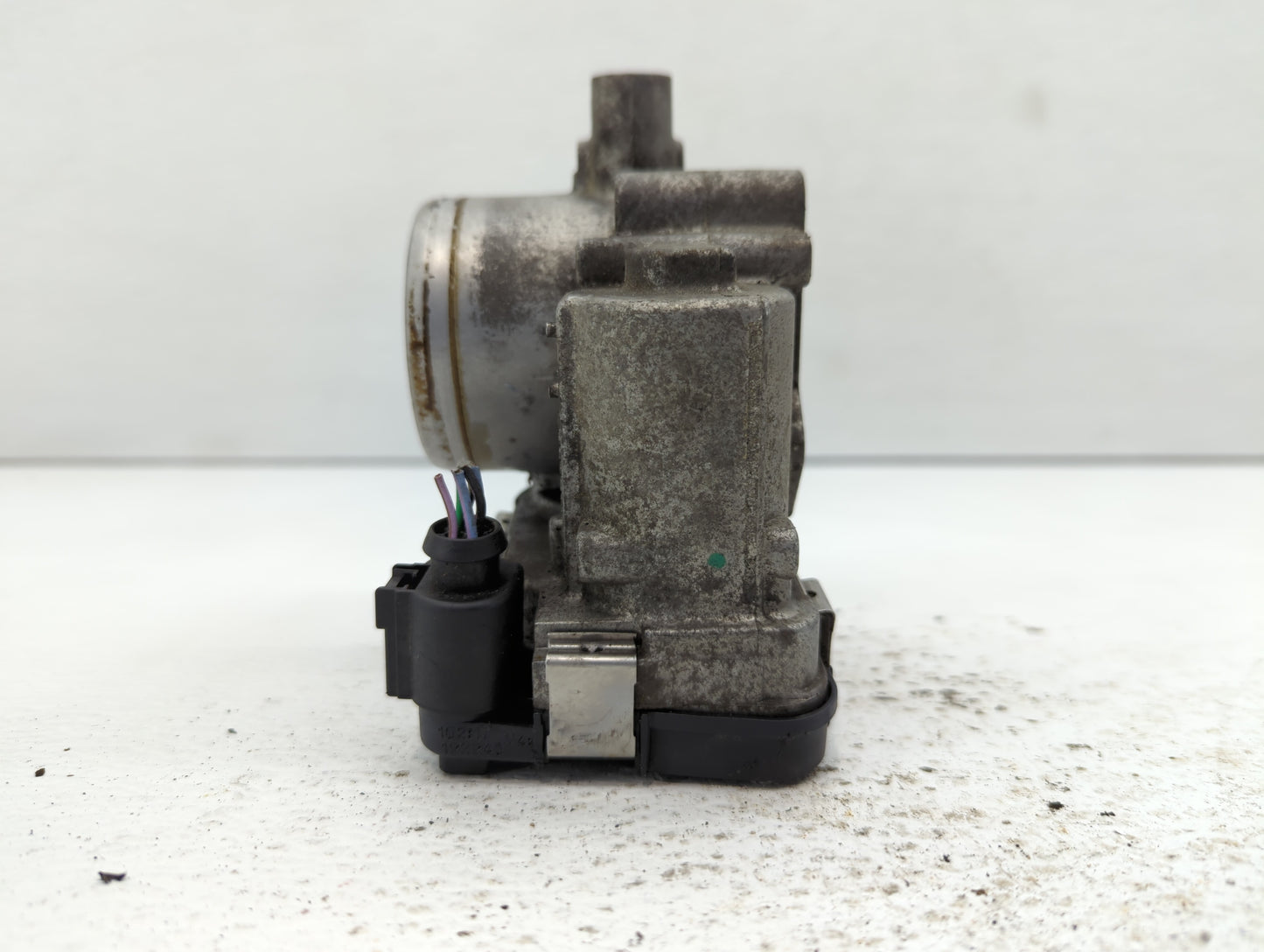 2013-2018 Volkswagen Jetta Throttle Body P/N:03F133062B Fits Fits 2013 2014 2015 2016 2017 2018 OEM Used Auto Parts - Oemuse