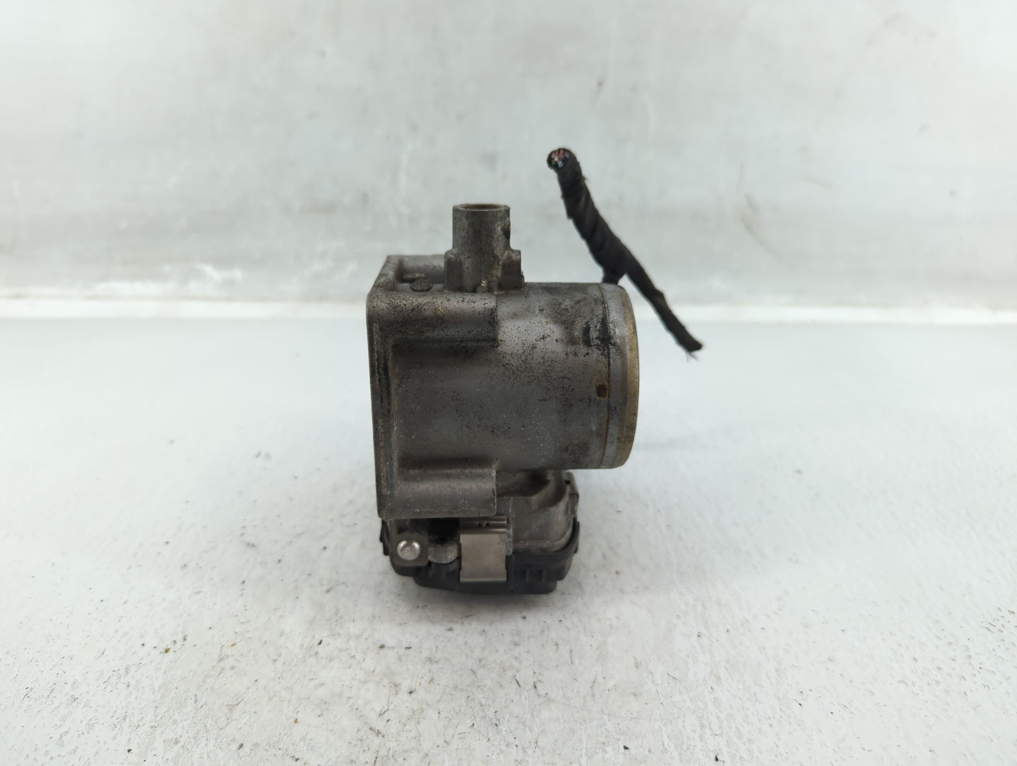 2013-2018 Volkswagen Jetta Throttle Body P/N:330623 Fits Fits 2013 2014 2015 2016 2017 2018 OEM Used Auto Parts - Oemusedaut