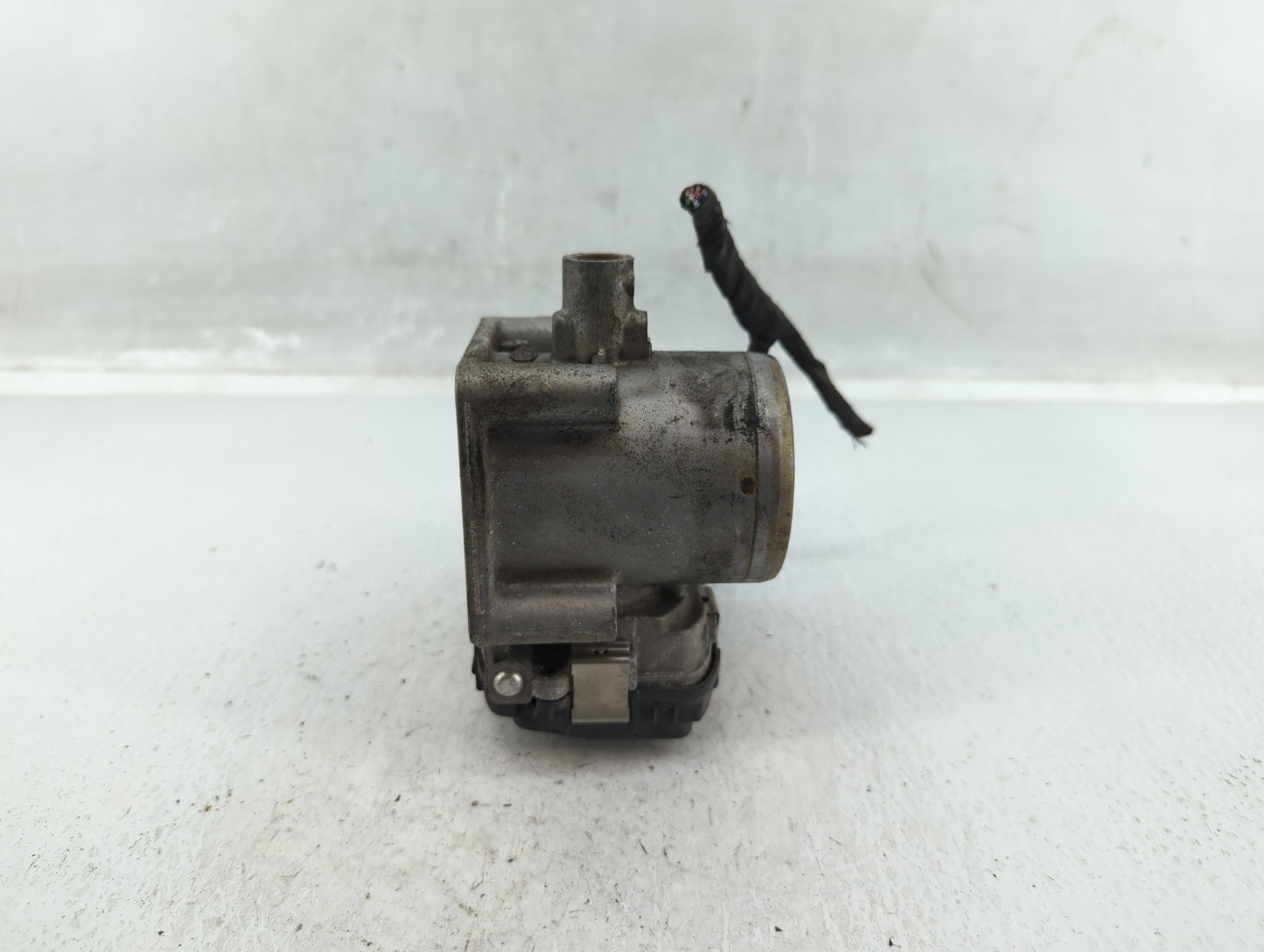 2013-2018 Volkswagen Jetta Throttle Body P/N:330623 Fits Fits 2013 2014 2015 2016 2017 2018 OEM Used Auto Parts - Oemusedaut