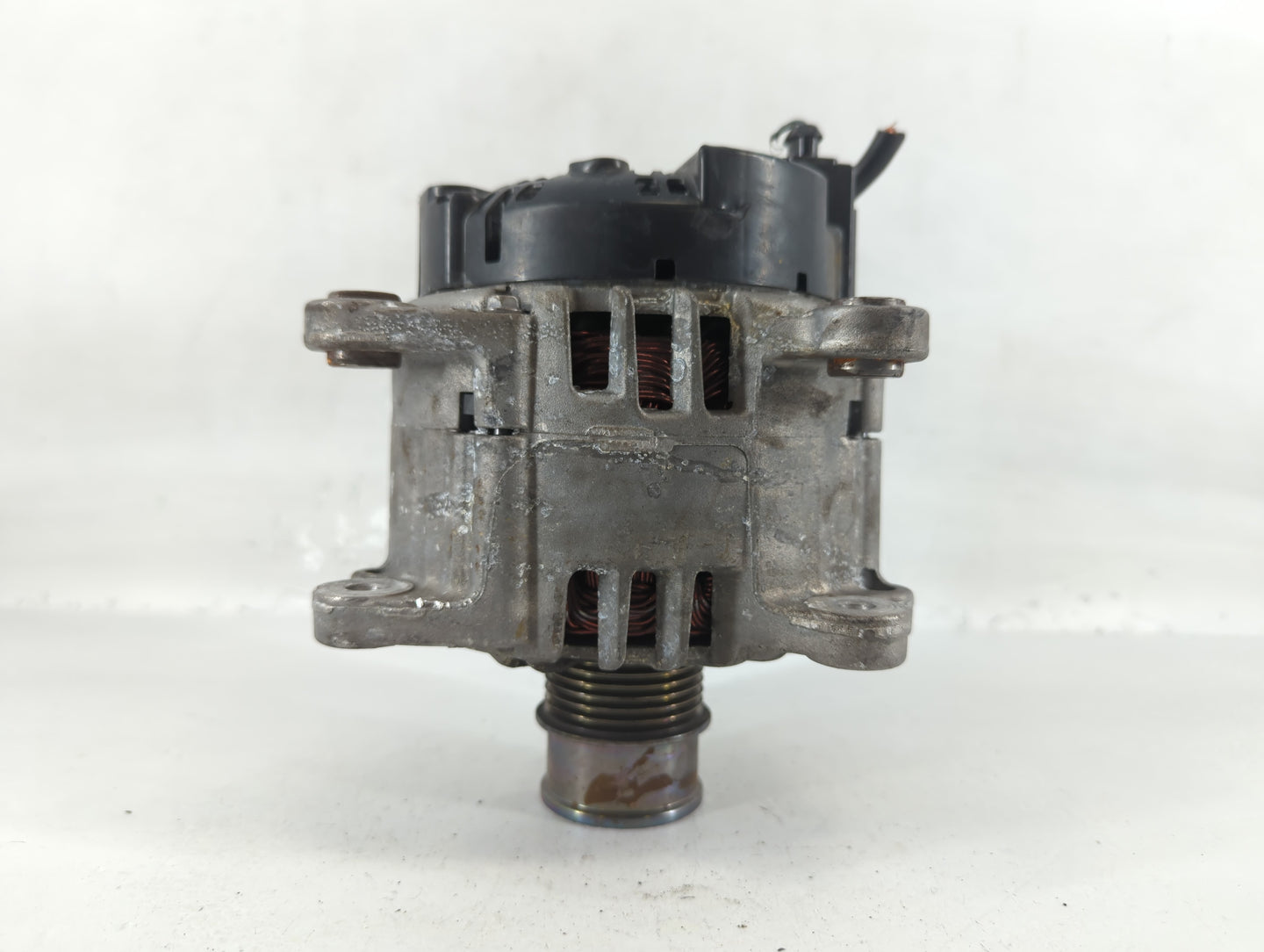 2016-2018 Volkswagen Jetta Alternator Replacement Generator Charging Assembly Engine OEM P/N:04E 903 021 R Fits OEM Used Aut