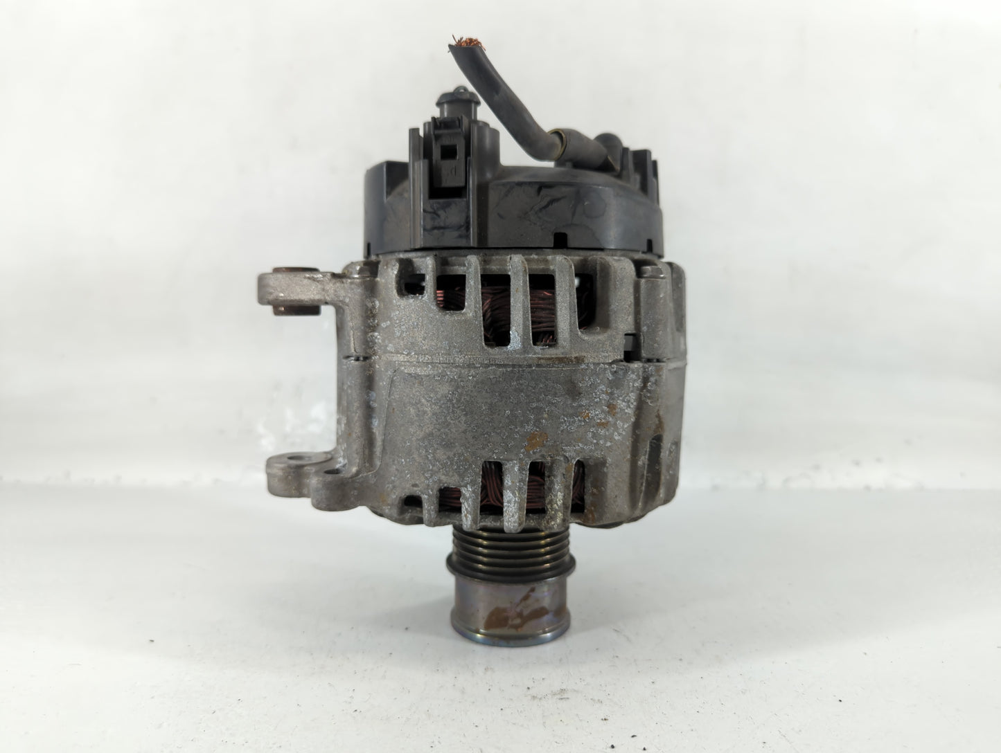 2016-2018 Volkswagen Jetta Alternator Replacement Generator Charging Assembly Engine OEM P/N:04E 903 021 R Fits OEM Used Aut