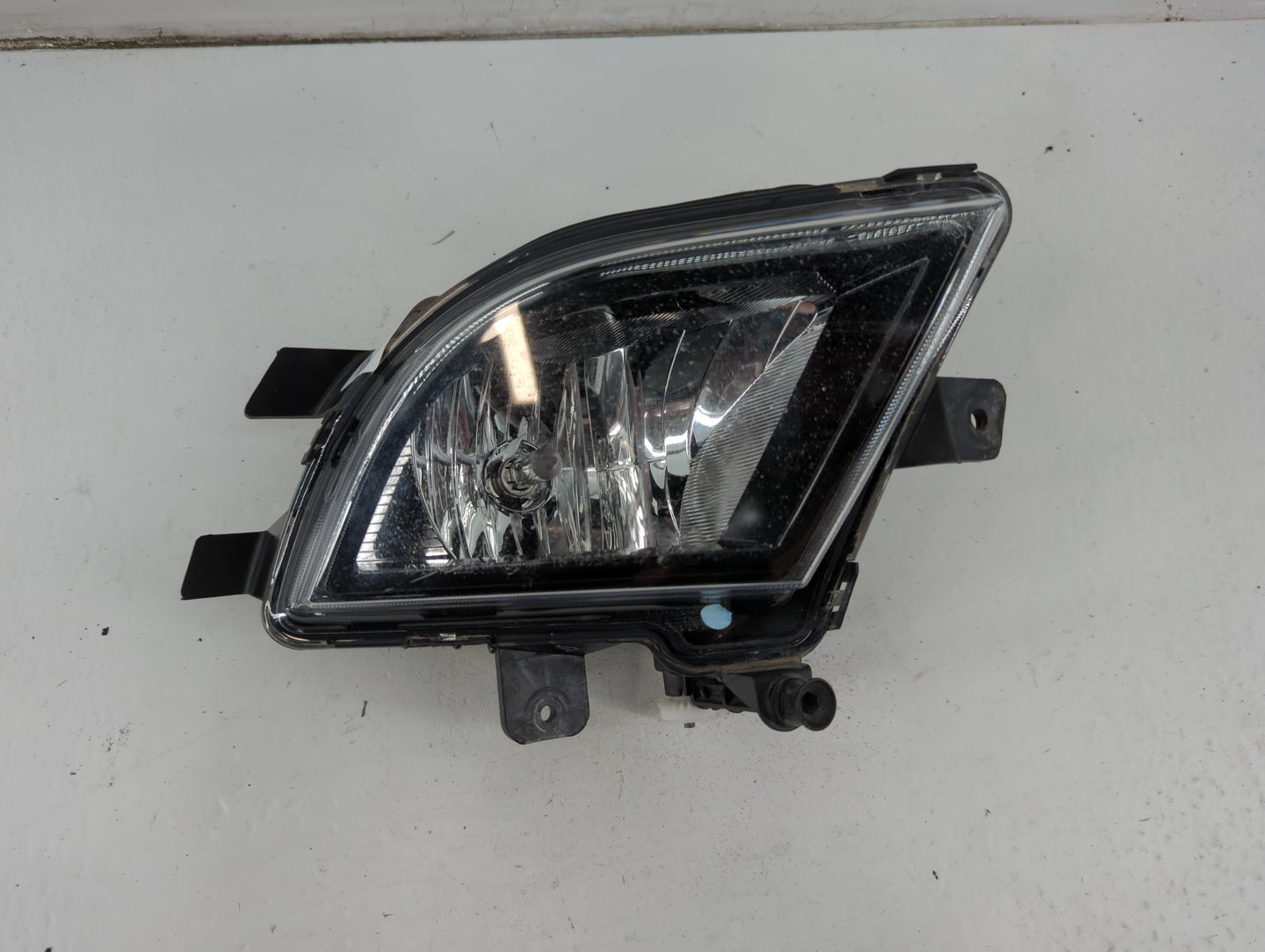 2015-2018 Volkswagen Jetta Passenger Right Oem Fog Light Lamp - Oemusedautoparts1.com