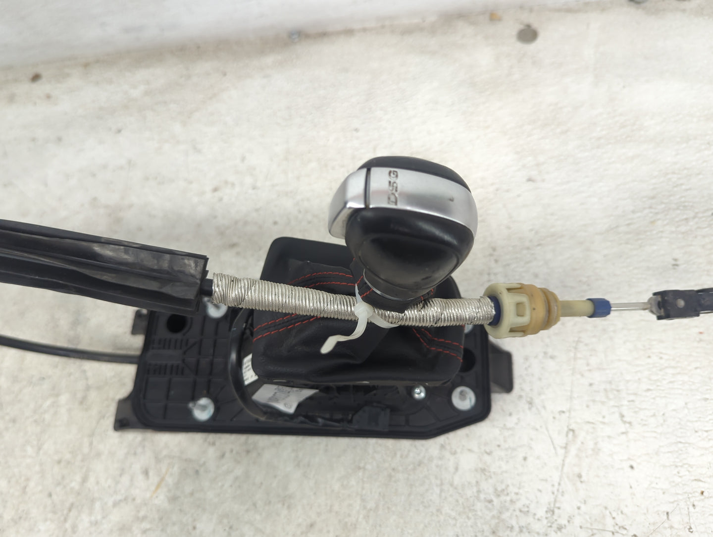 2017 Volkswagen Jetta Gli Floor Console Assembly Shifter - Oemusedautoparts1.com