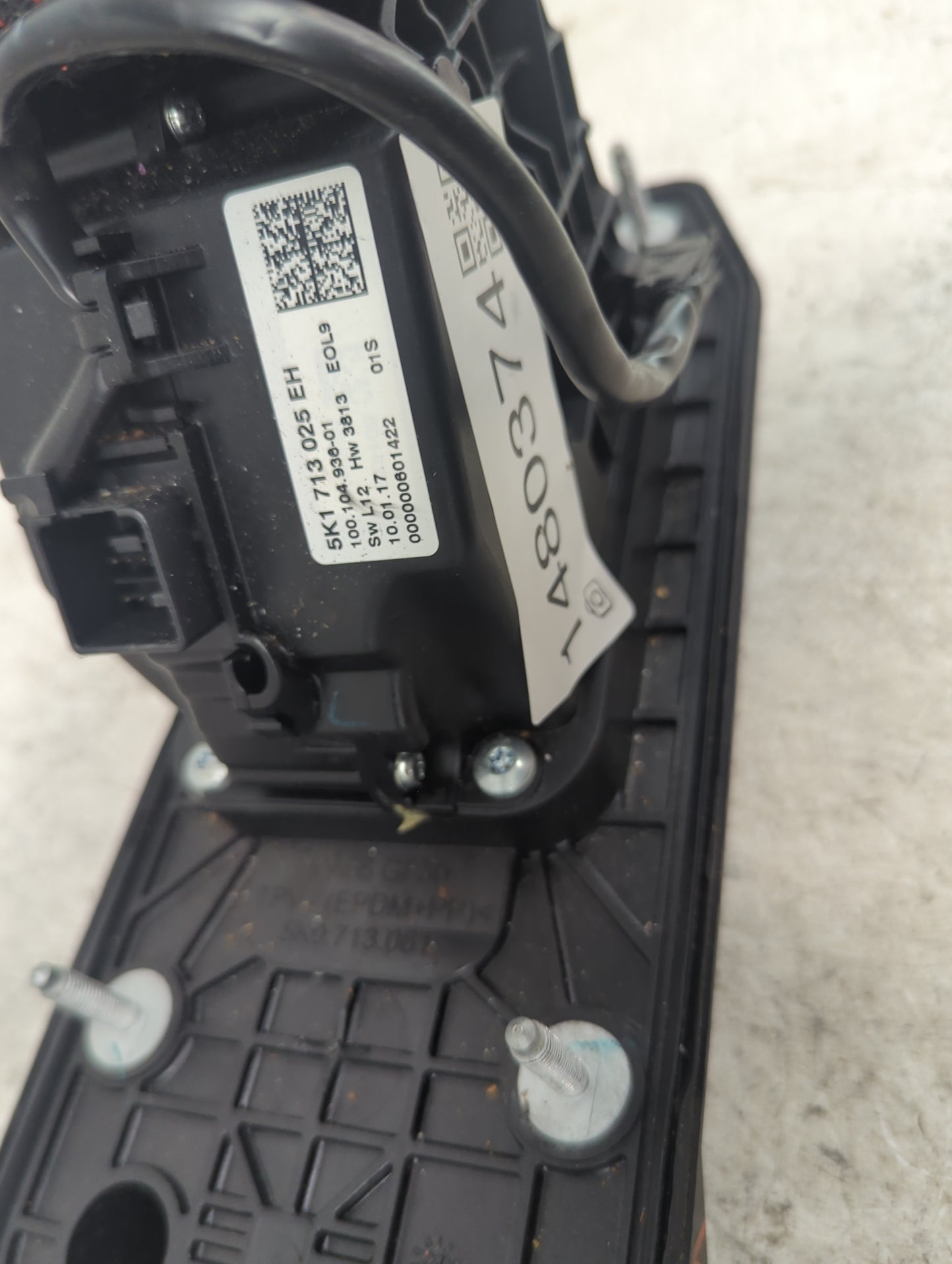2017 Volkswagen Jetta Gli Floor Console Assembly Shifter - Oemusedautoparts1.com