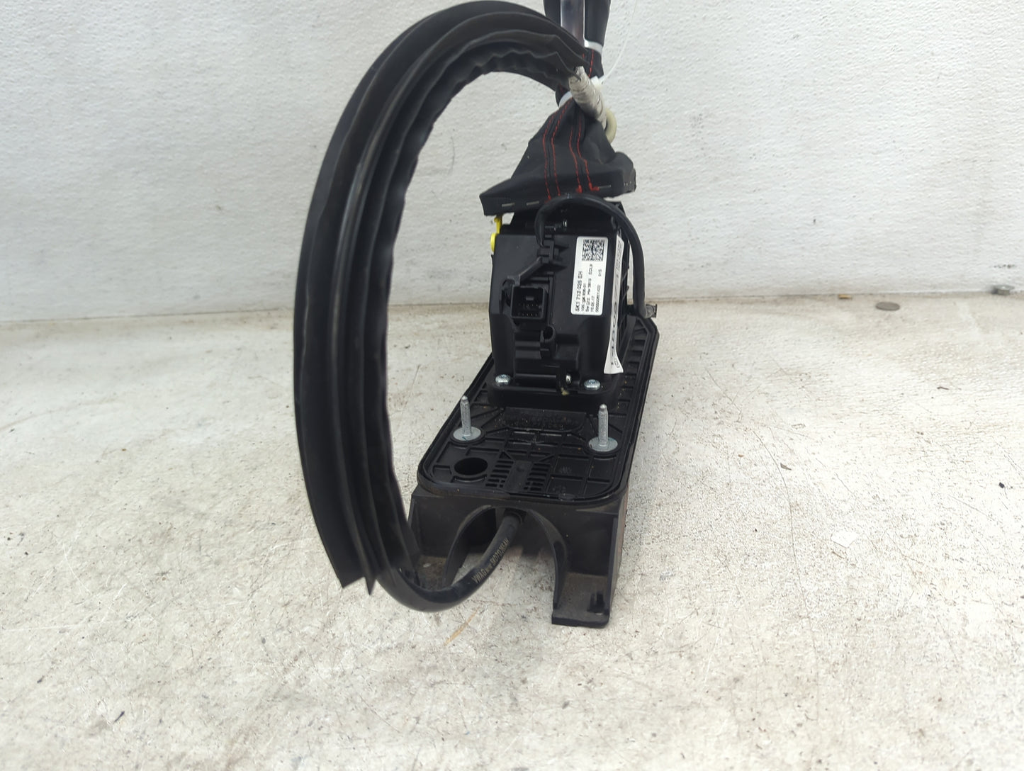 2017 Volkswagen Jetta Gli Floor Console Assembly Shifter - Oemusedautoparts1.com