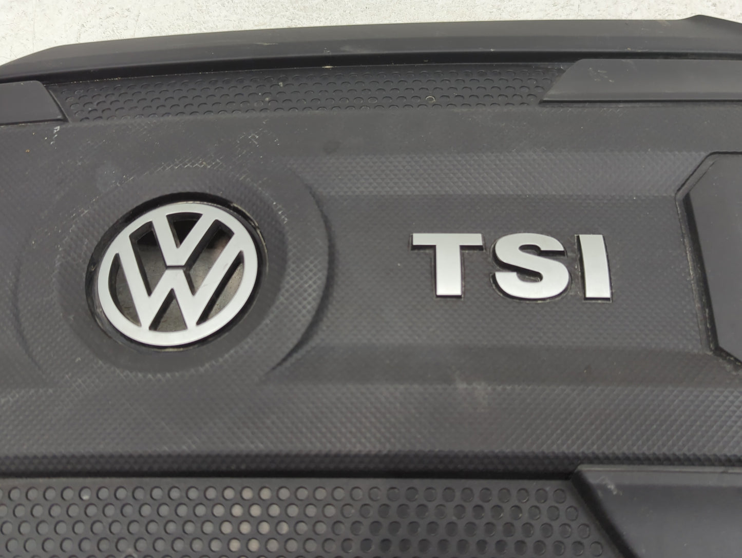 2017 Volkswagen Passat Engine Cover - Oemusedautoparts1.com