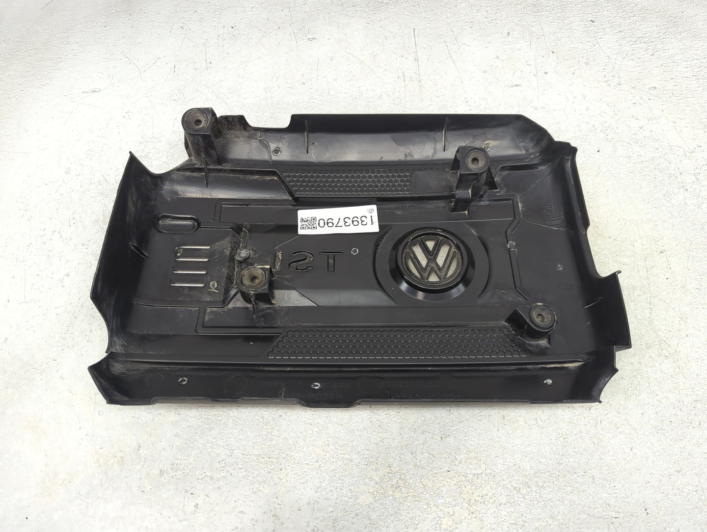 2017 Volkswagen Passat Engine Cover - Oemusedautoparts1.com