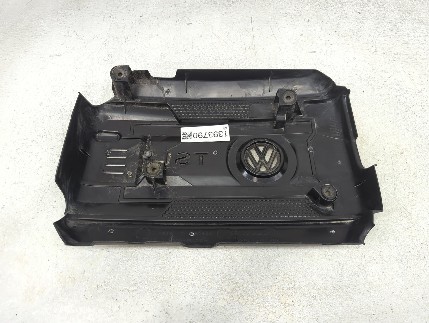 2017 Volkswagen Passat Engine Cover - Oemusedautoparts1.com