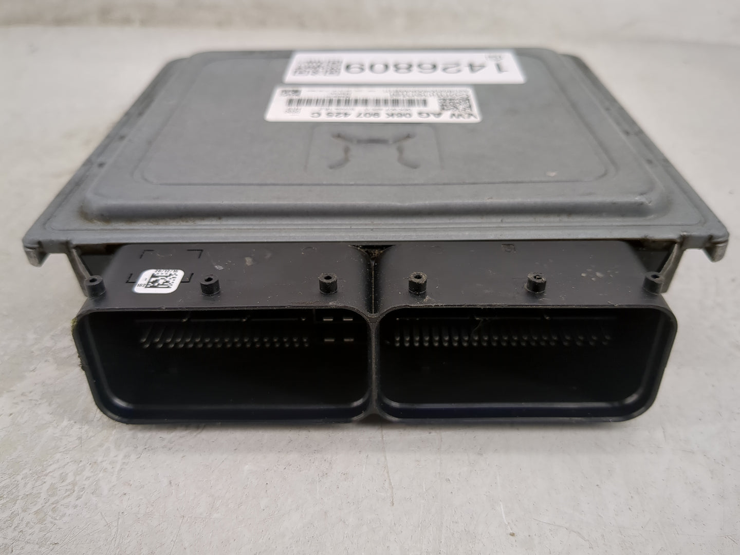 2017 Volkswagen Passat PCM Engine Control Computer ECU ECM PCU OEM P/N:06K 907 425 C Fits OEM Used Auto Parts - Oemusedautop