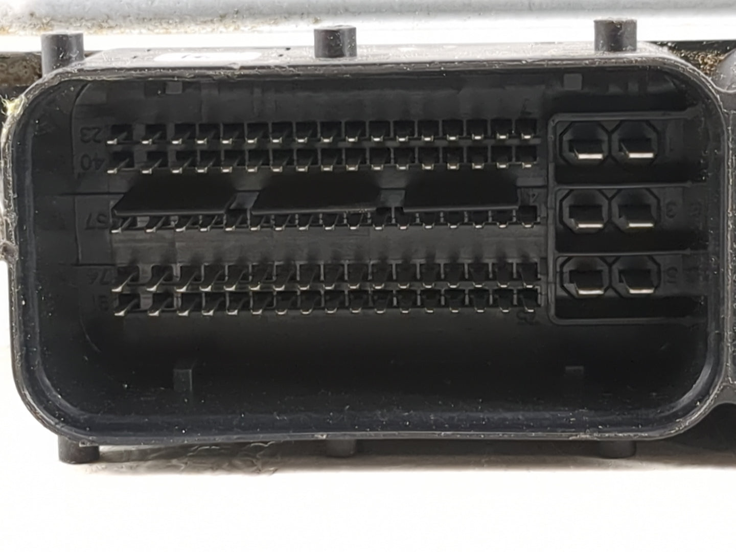 2017 Volkswagen Passat PCM Engine Control Computer ECU ECM PCU OEM P/N:06K 907 425 C Fits OEM Used Auto Parts - Oemusedautop