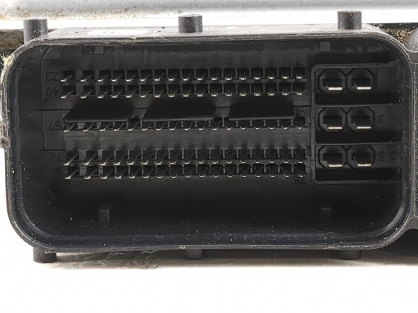 2017 Volkswagen Passat PCM Engine Control Computer ECU ECM PCU OEM P/N:06K 907 425 C Fits OEM Used Auto Parts - Oemusedautop