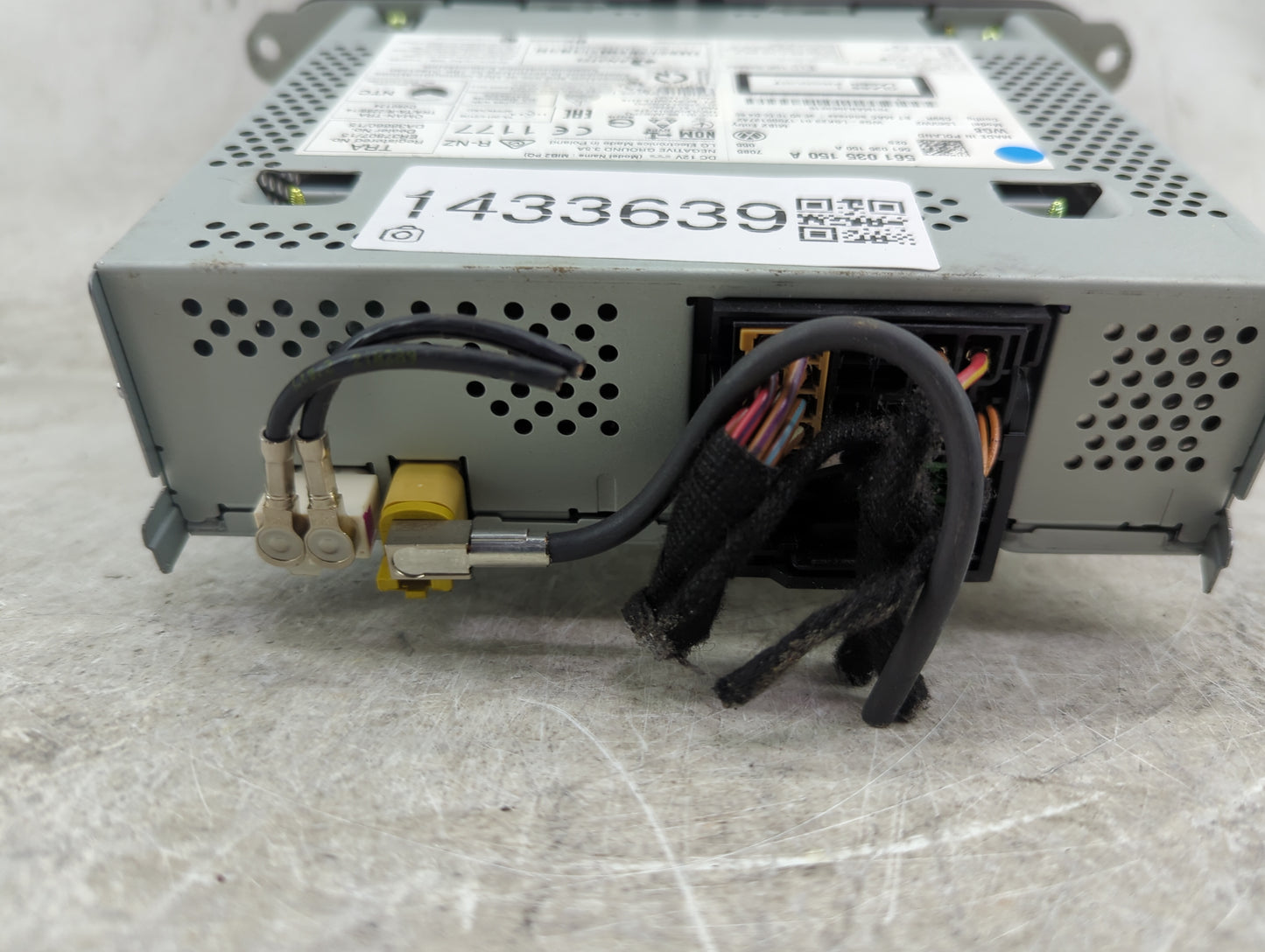 2017 Volkswagen Passat Radio AM FM Cd Player Receiver Replacement P/N:561 035 150 A 561035150A Fits OEM Used Auto Parts - Oe