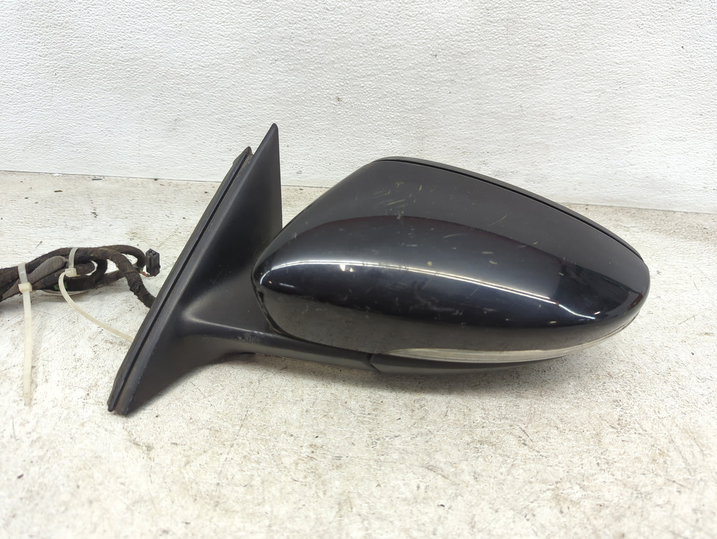 2016-2020 Volkswagen Passat Driver Side View Mirror - Left Door Mirror OEM Used - Oemusedautoparts1.com