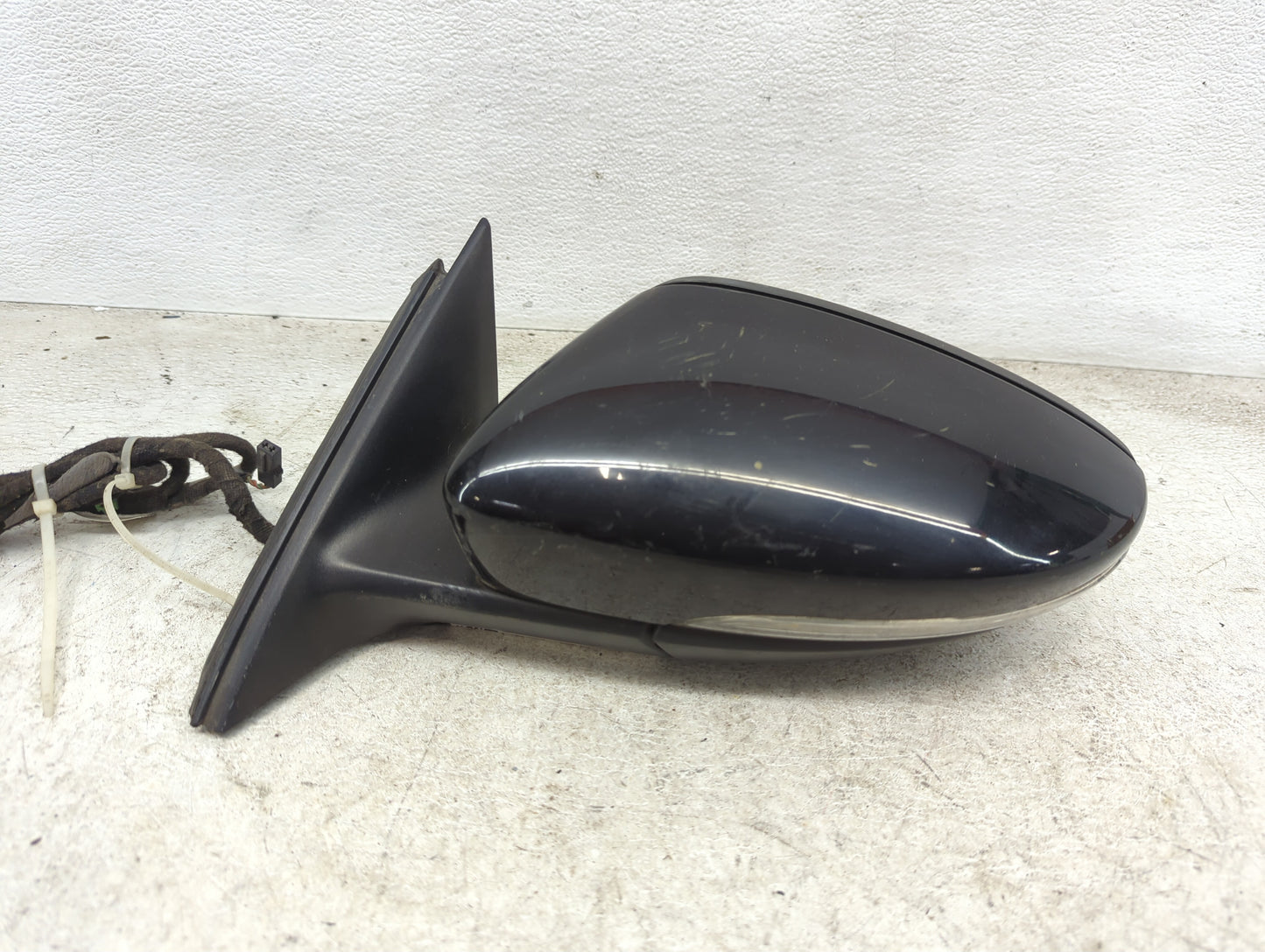2016-2020 Volkswagen Passat Driver Side View Mirror - Left Door Mirror OEM Used - Oemusedautoparts1.com