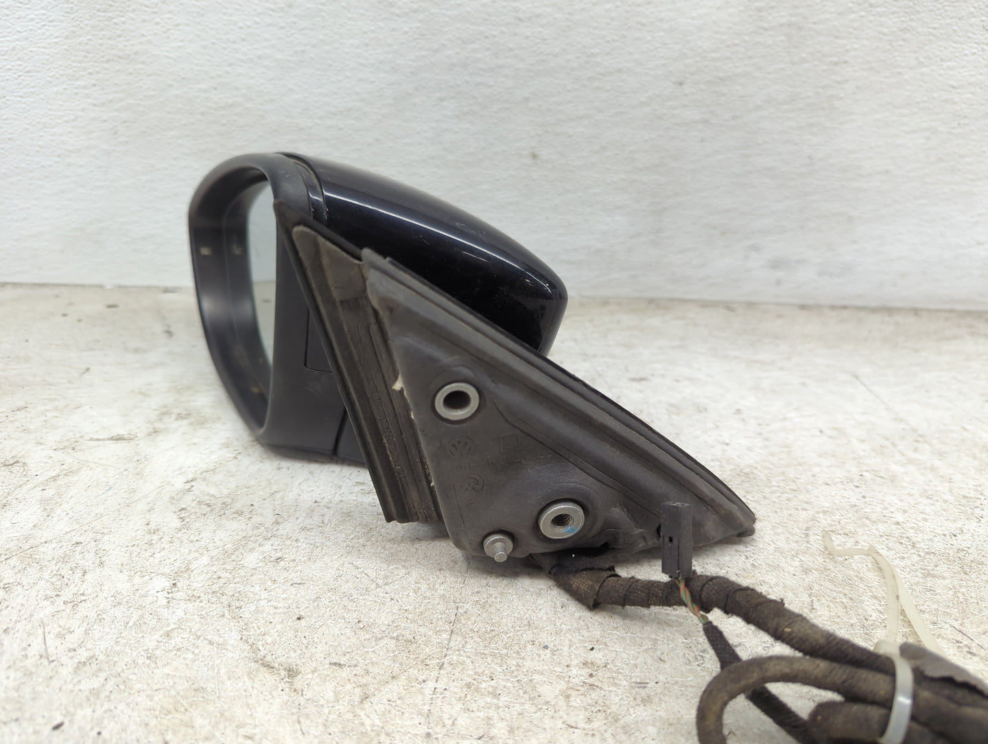 2016-2020 Volkswagen Passat Driver Side View Mirror - Left Door Mirror OEM Used - Oemusedautoparts1.com