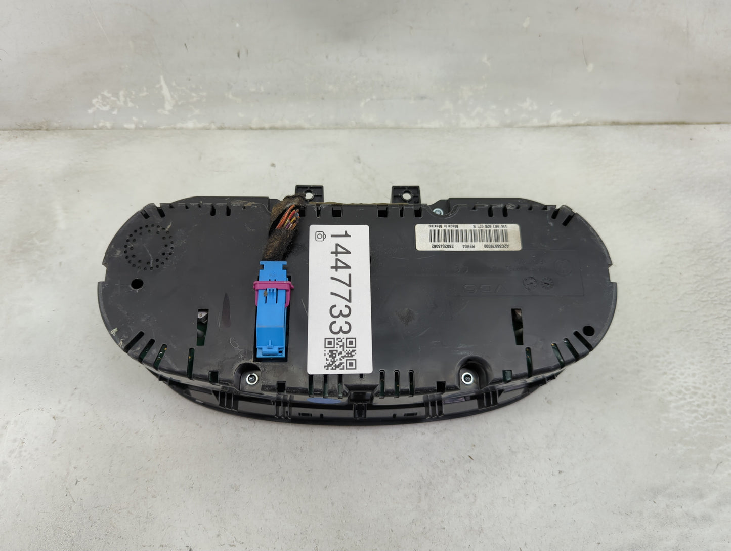 2017-2019 Volkswagen Passat Instrument Cluster Speedometer Gauges P/N:561 920 971 B A2C38979000 Fits Fits 2017 2018 2019 OEM