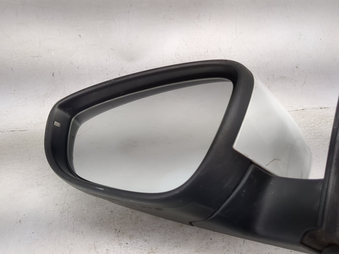2016-2020 Volkswagen Passat Driver Side View Mirror - Left Door Mirror OEM Used - Oemusedautoparts1.com