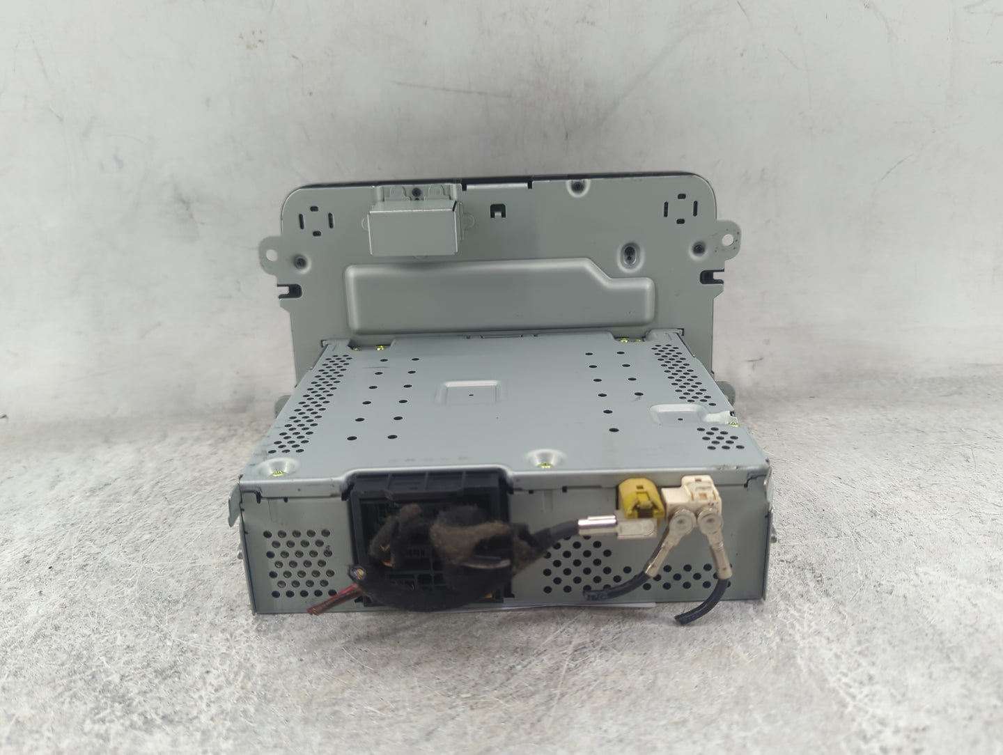 2017 Volkswagen Passat Radio AM FM Cd Player Receiver Replacement P/N:561035150A L56VW2 Fits OEM Used Auto Parts - Oemusedau
